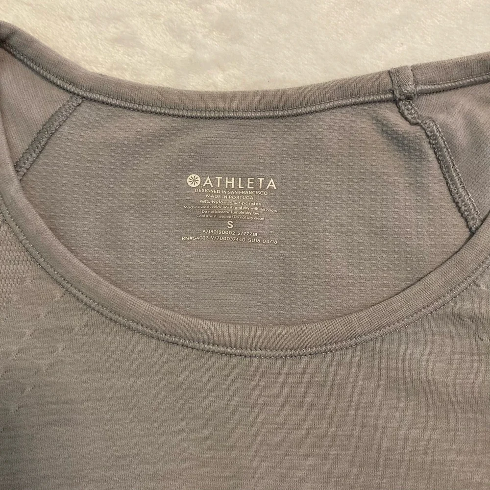 Athleta Wick and Vent Women's Gray Tee Small